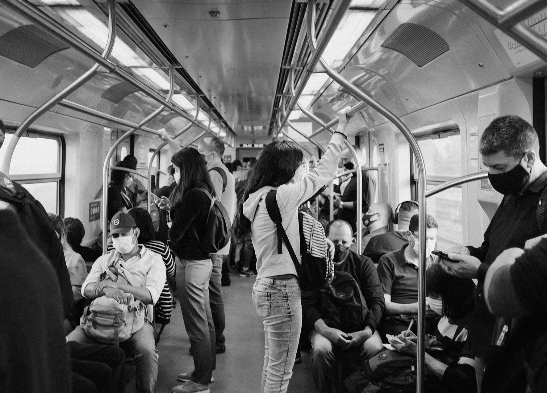 Bus_Dennis_Siqueira_unsplash